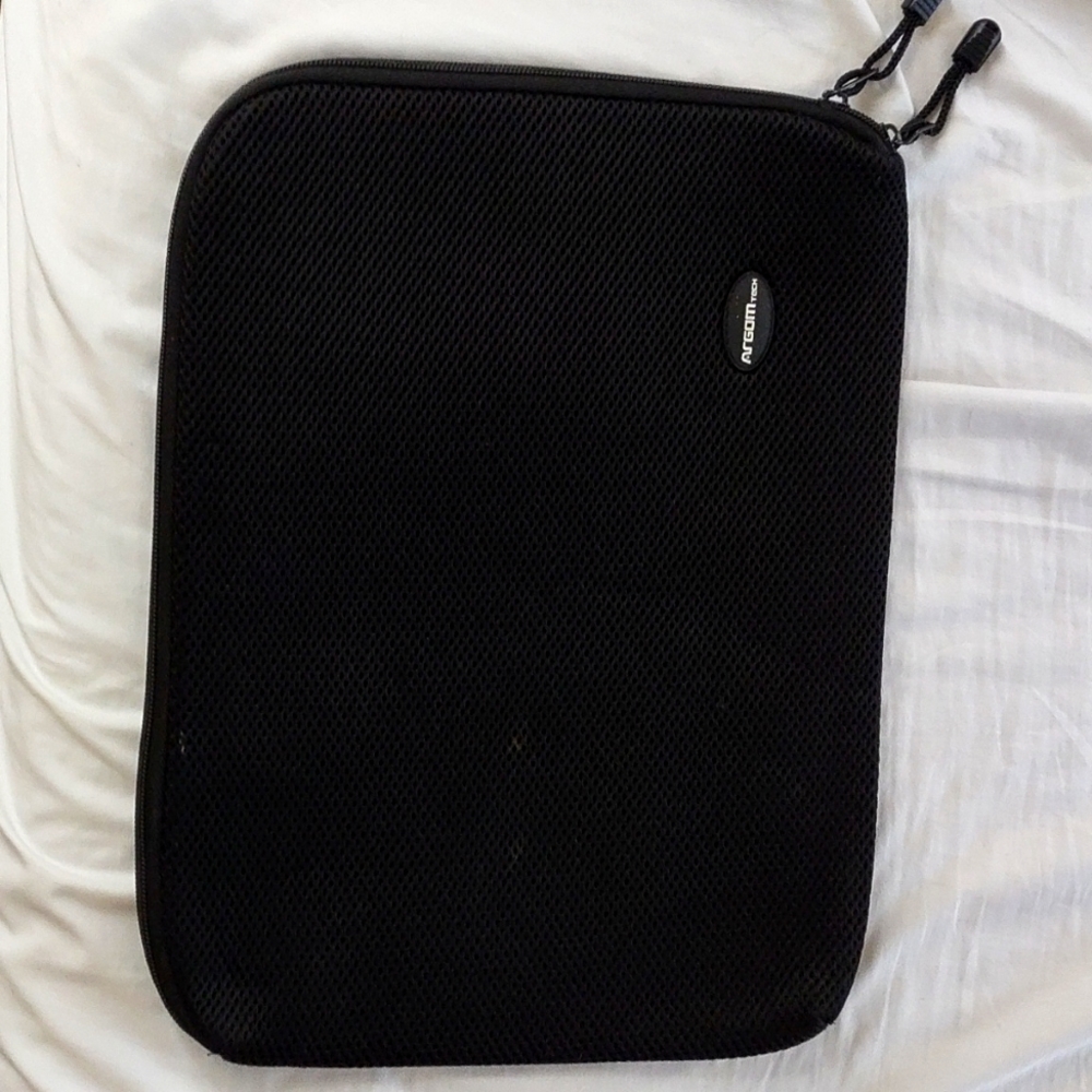 Lap top case as new